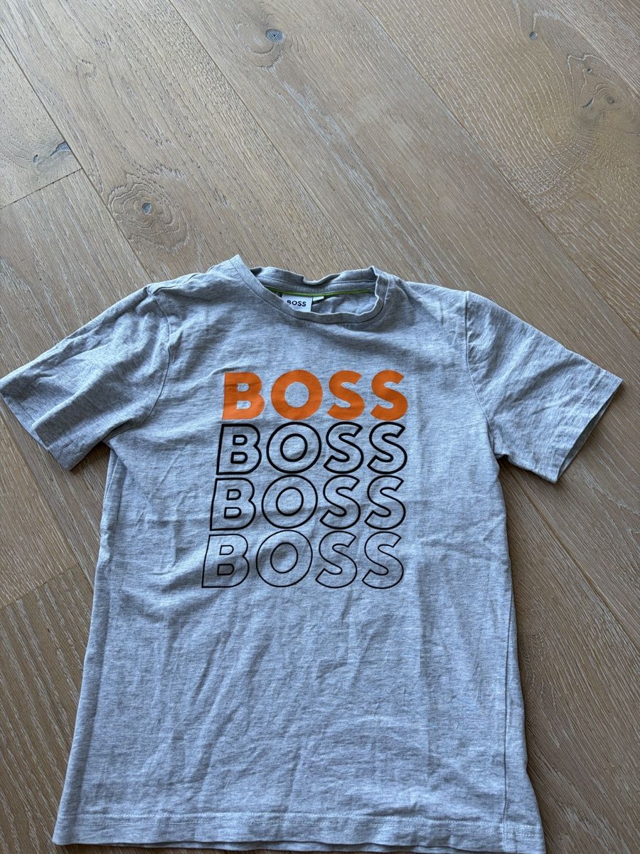 Hugo Boss Camicie, T-shirt & Polo: T-Shirt Boss Grösse 138 – Usato da Aarburg venduto da cha_6t8j