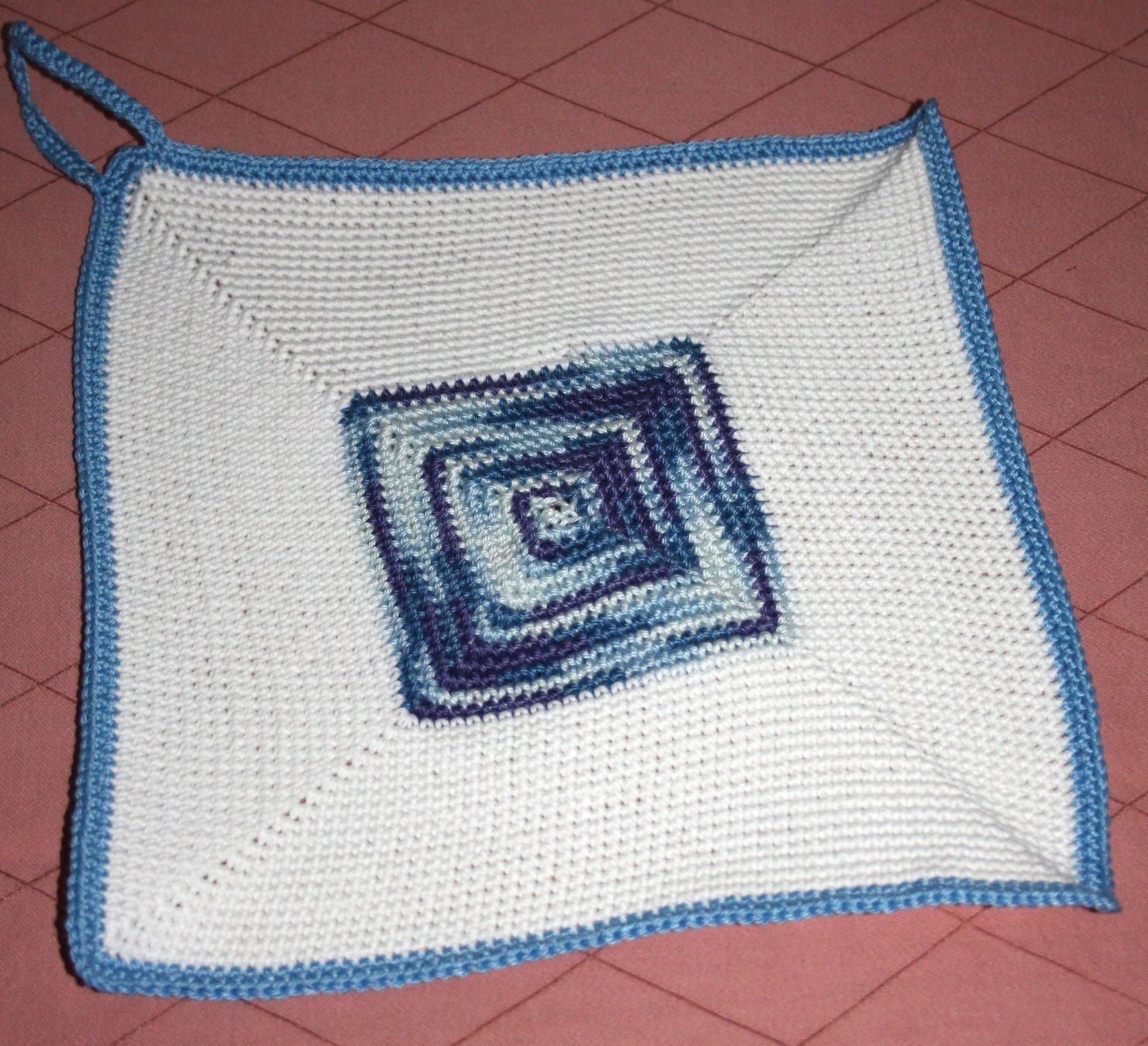 Biancheria da letto: 1 Topflappen weiss mit blauer Mitte 23x24cm NEU – Usato da Flüelen venduto da Diversicum-HandMade