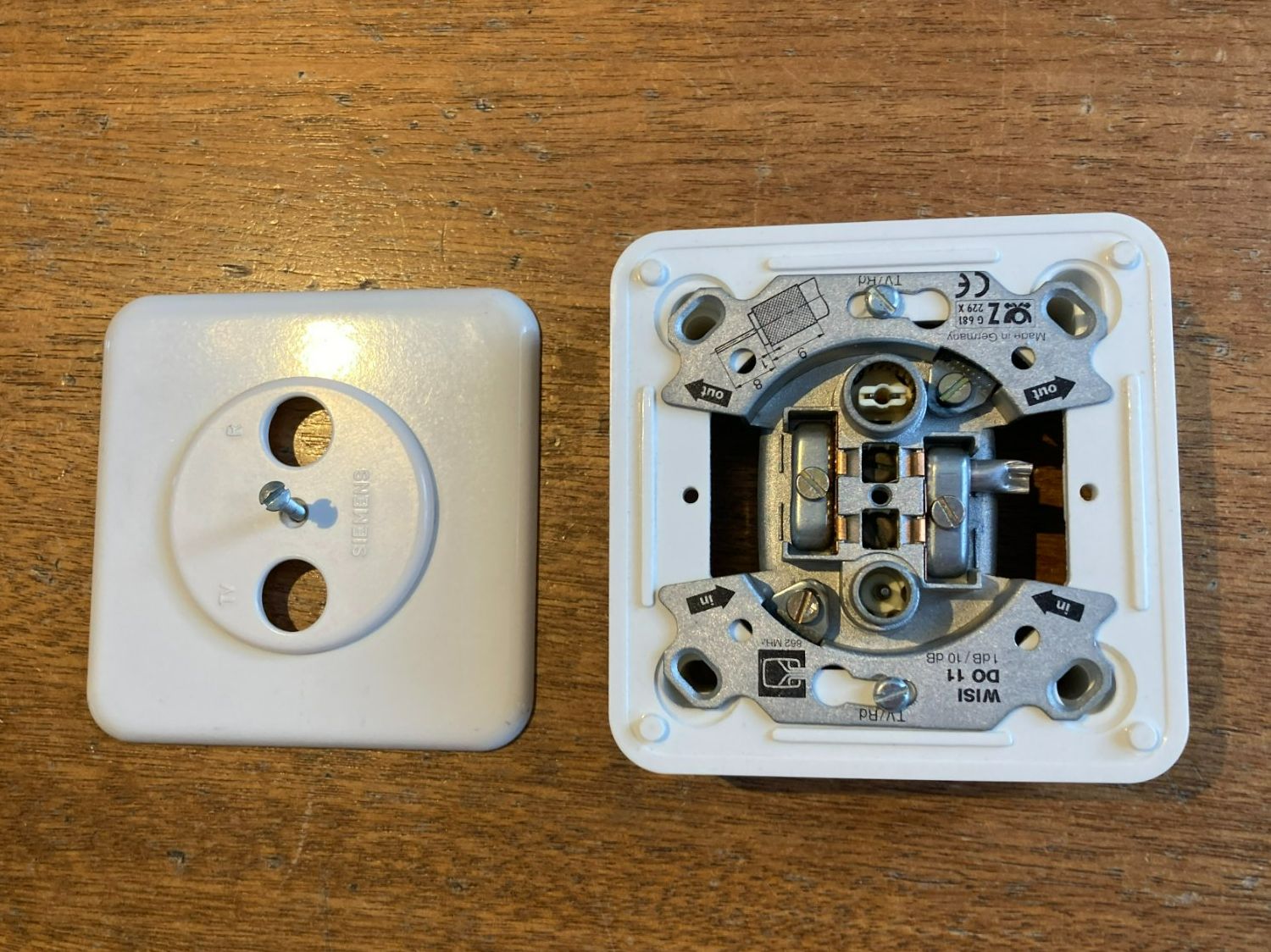 Spine: Antennendose 2-Loch – Usato da Widnau venduto da SIIVSIIV 1