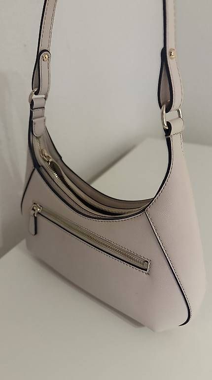 Taschen für Damen: Guess Tasche – Gebraucht aus Wettingen von bah_cdd9 1