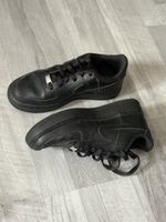 Schwarze Nike Air Force 1, Top Zustand, Grösse 37,5