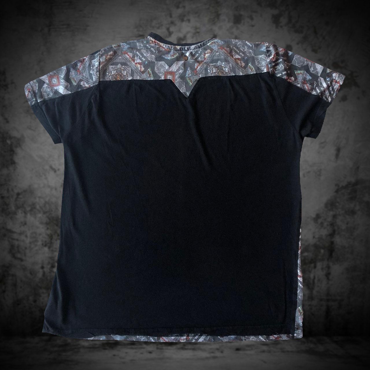 T-shirt: T-Shirt Elevenparis Black Men M – Usato da Genève venduto da ang_7j7j 6