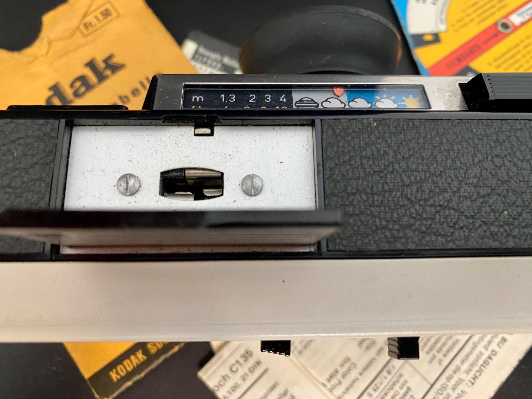 Kodak Fotocamera: Kodak Instamatic 220 avec manuels et housse – Usato da Sion venduto da ROBY_ROBY_ROBY 5