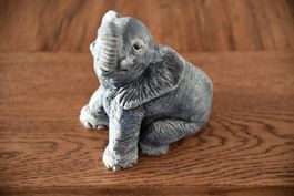 Elefant aus Porzellan
