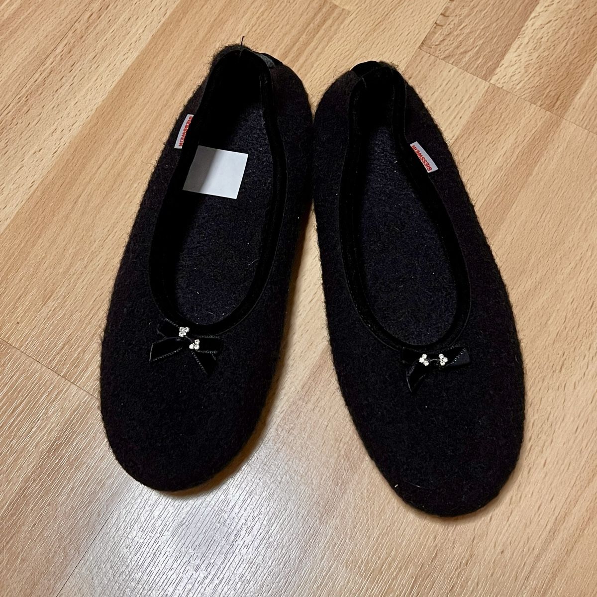 Scarpe da donna: Giesswein Hausschuhe Gr. 40 schwarz – Nuovo (secondo la descrizione) da Hinwil venduto da Hiwi5