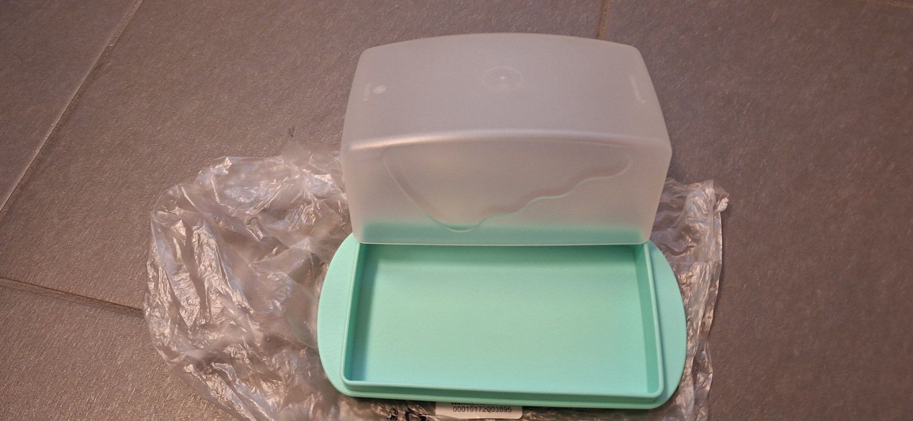 Tupperware Recipients et similaires: Tupperware, beurrier / Butterdose – Neuf avec emballage d'origine à Lussery-Villars par pousinete02 1
