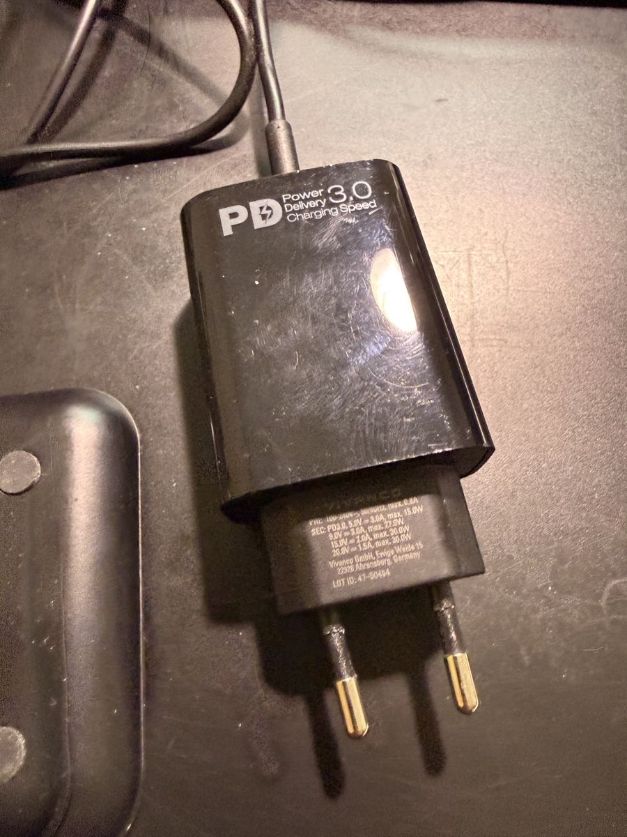Caricabatterie: Dual Wireless Charger Pad with PD 3.0 Power Adapter – Usato da Zürich venduto da kuengka 2