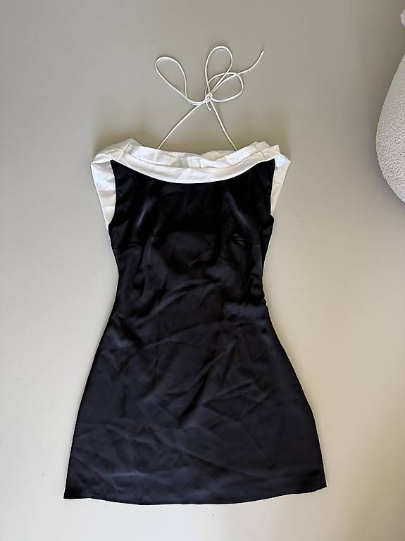 Vestiti: Dress – Usato da Genève venduto da eka_c9sf