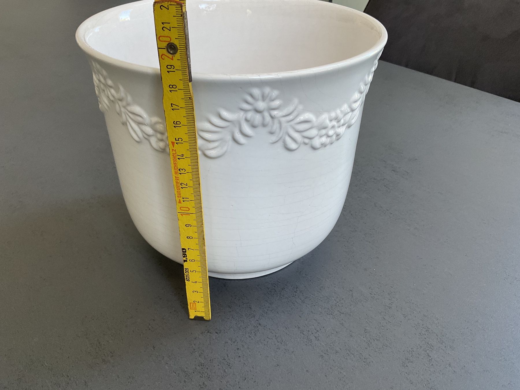 Pots de fleurs: Übertopf, weiss mit Blumenmuster – D'occasion à Adliswil par Bolline 4