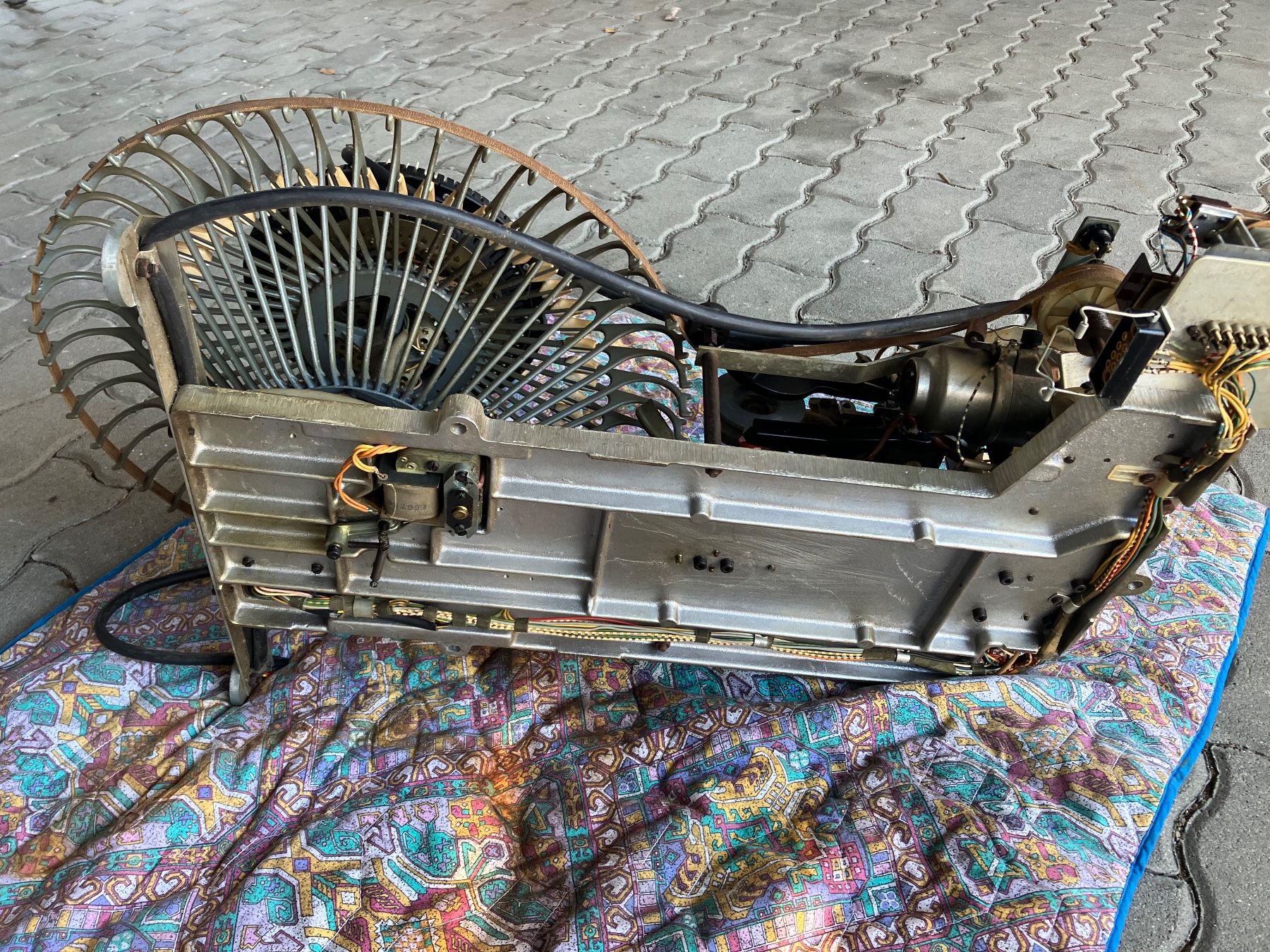 Jukebox: Harting Wilhelm M100K Parti teile jukebox – Usato da novazzano venduto da Lstefano