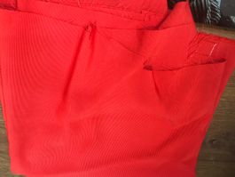 Coupon de tissu rouge