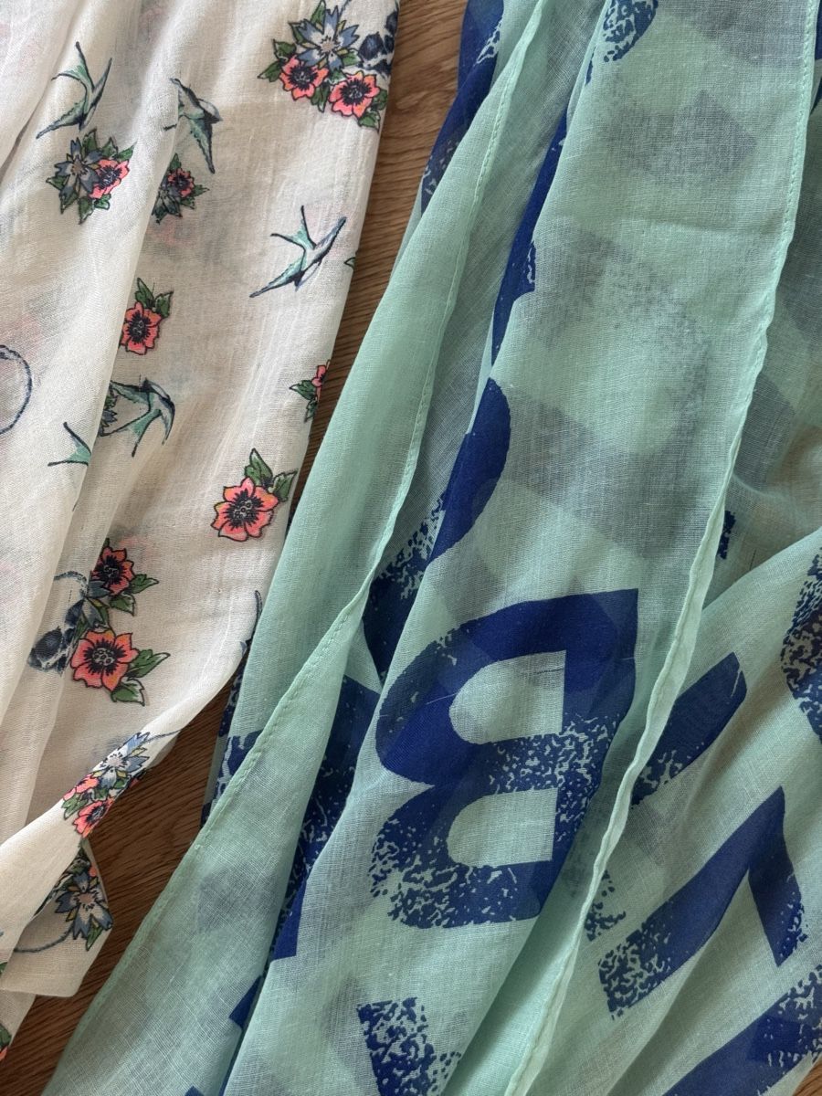 Foulard & Sciarpe: 3 dünne Schals / Tücher – Usato da Wädenswil venduto da dorodi 2