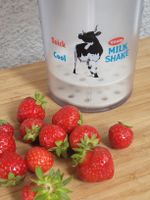 Cooler Shaker Milchshake Proteinshake gibt VIEL Schaum 😃