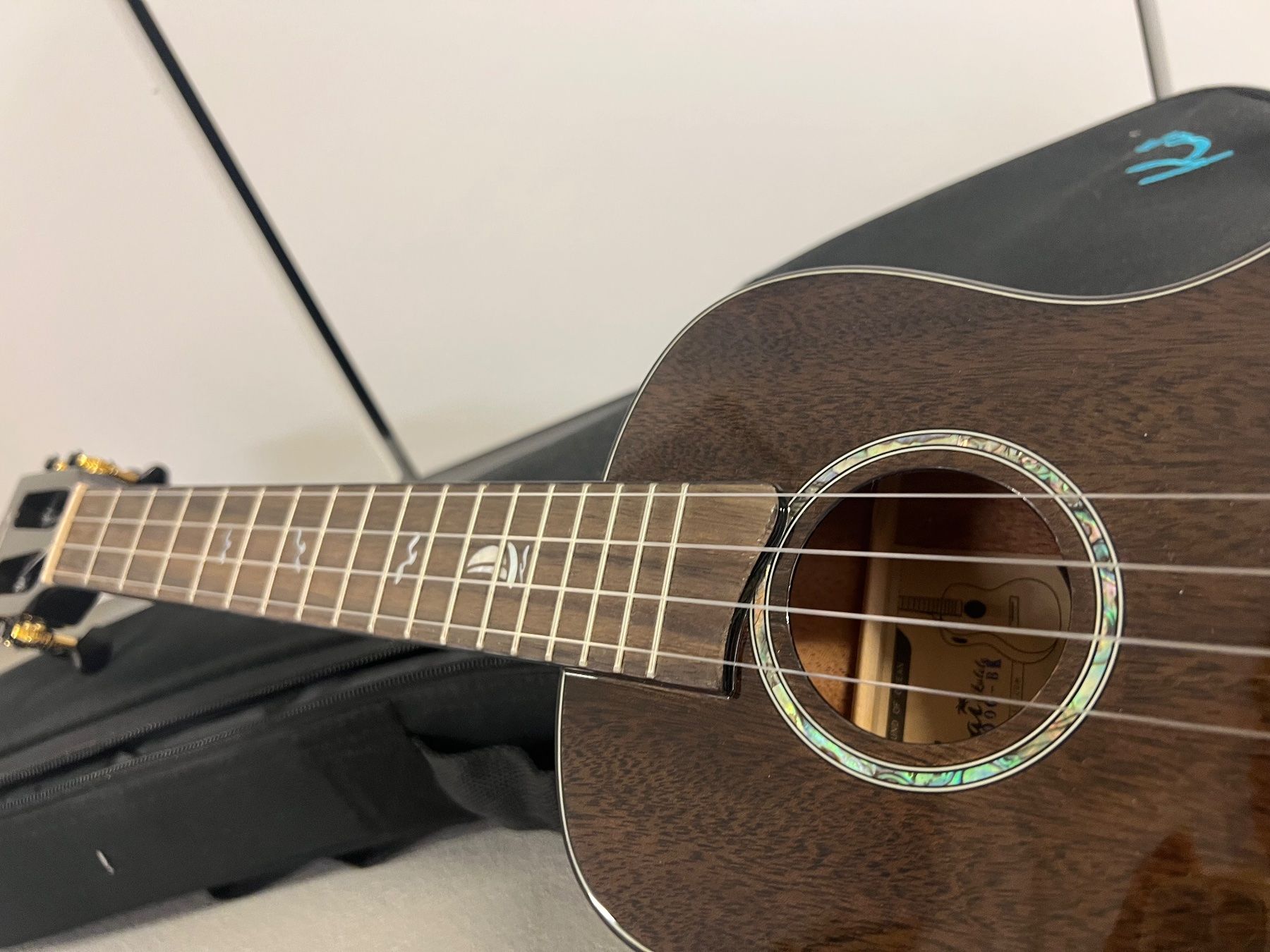 Kai Ukulele Strumenti musicali: Ukulele Kai mit Tasche guter Zustand – Nuovo (secondo la descrizione) da Auslikon venduto da Jens0607 3