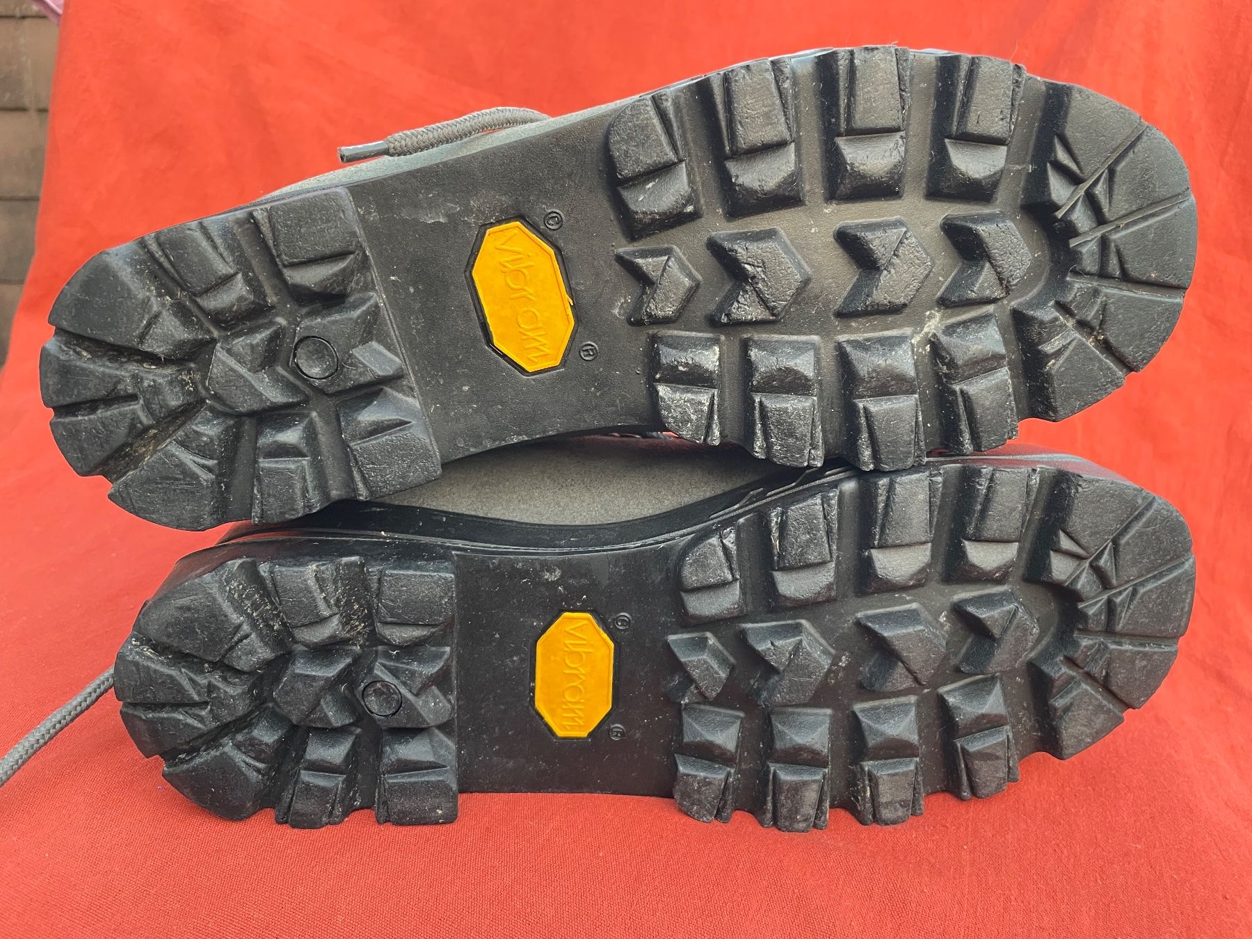 Scarpa Scarpe da donna: Scarpa Wanderschuhe Vibram Sohle Grösse 38.5 gebraucht – Usato da Luzern venduto da nilabintang 1