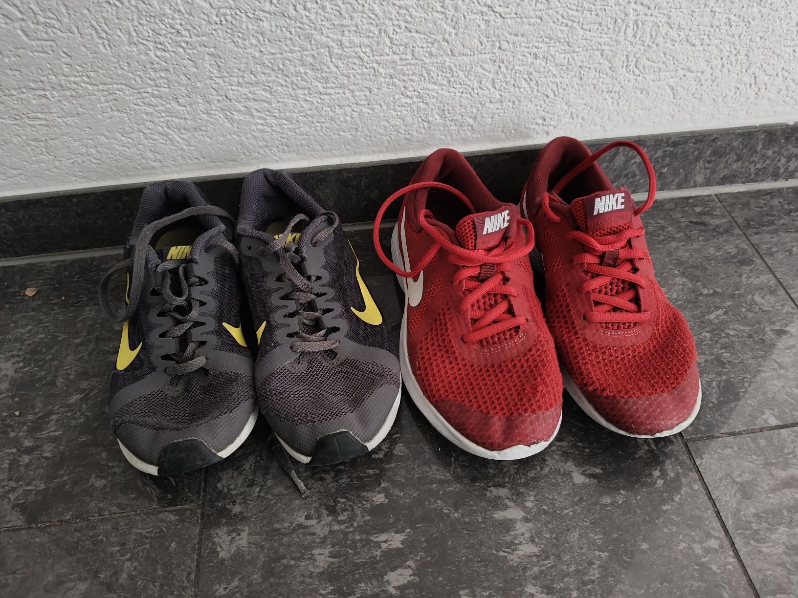 Nike Scarpe da uomo: Nike Revolution, baskets running, lot de 2 paires – Usato da Oberburg venduto da Ines2019 1