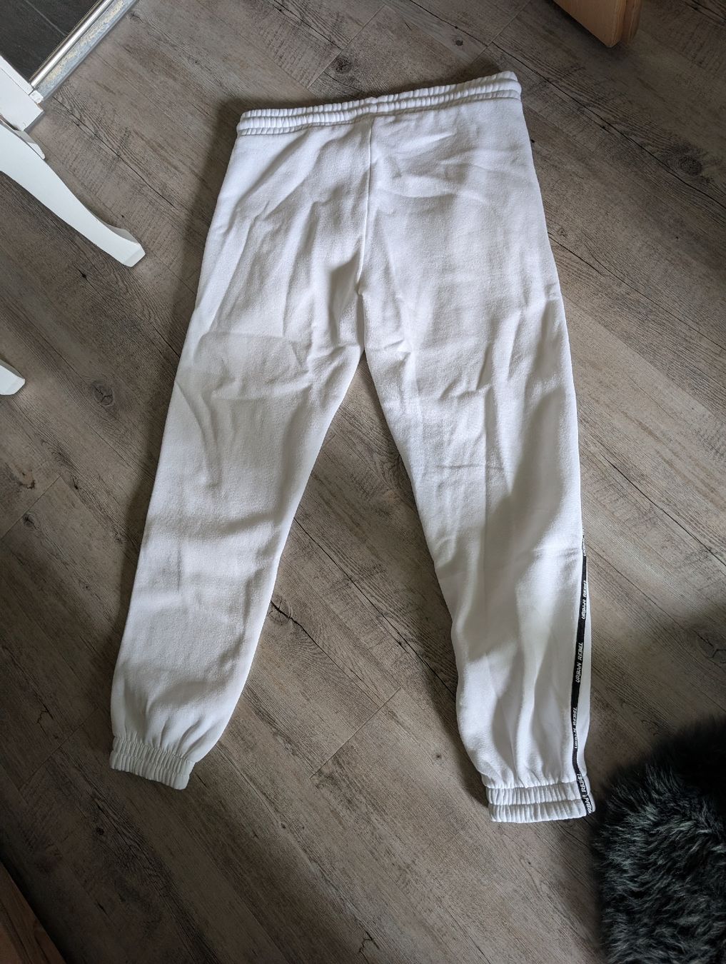 Pantaloni: Weisse Jogginghose mit schwarzer Schrift Neu – Nuovo (secondo la descrizione) da Adelboden venduto da Markusandra 1
