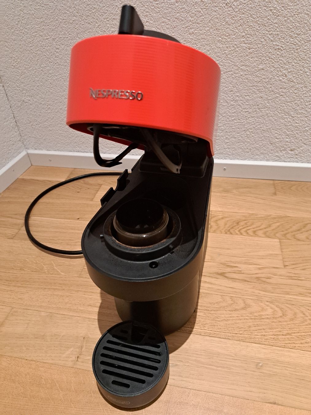 Nespresso Macchine per caffè & Macchine per espresso: Nespresso Vertuo Rot – Usato da Beinwil am See venduto da Robsta83 3