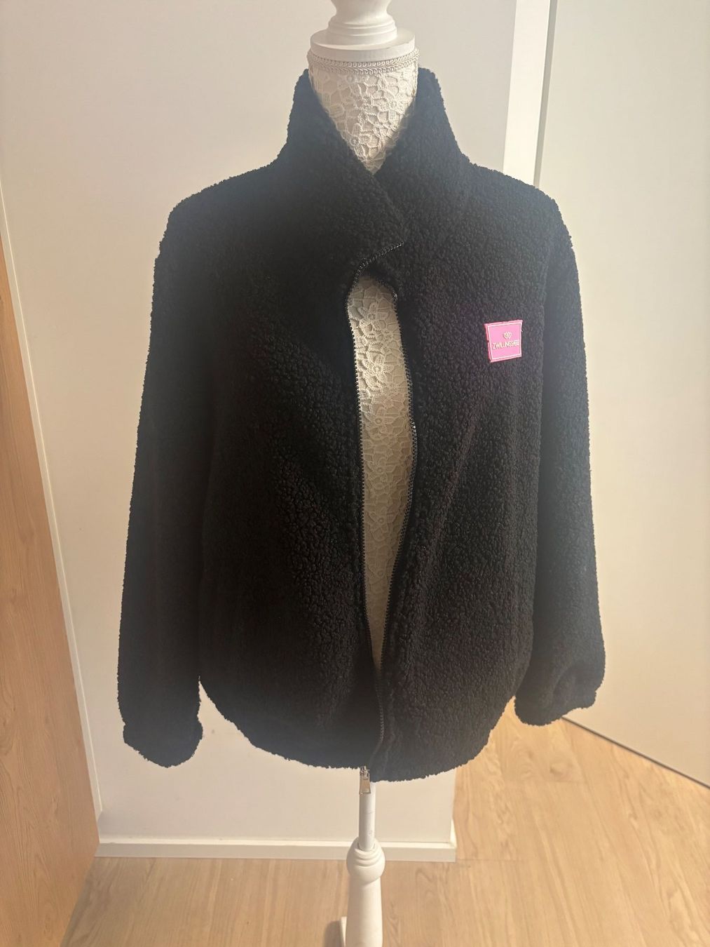 Giacche: Zwillingsherz Übergangsjacke schwarz – Usato da Zürich venduto da McQeen 1