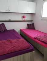 2 lits 200 x 80cm avec matelas neufs