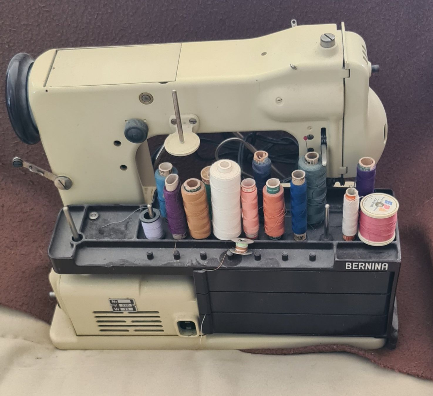 Bernina Macchine da cucire: Machine à coudre Bernina ancienne – Usato da Noville venduto da mel_bsj2 3
