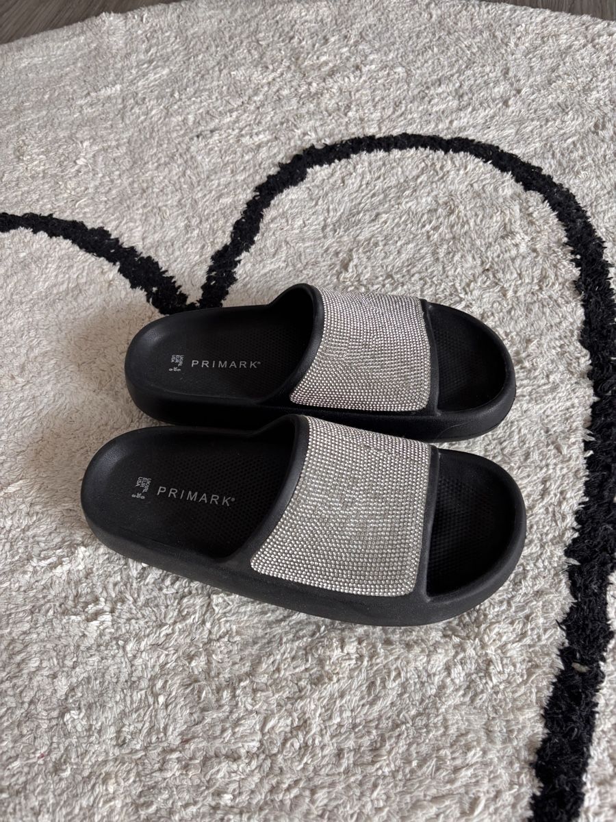 Primark Scarpe da uomo: Primark Pantoletten, schwarz mit Strass, Grösse 39 – Usato da Gossau SG venduto da Swisslady25 1