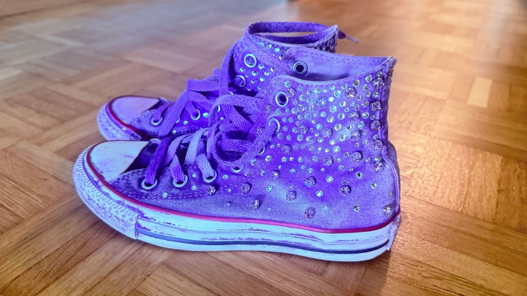 Converse Scarpe da donna: Turnschuhe lila Swarovski 36.5 – Usato da Grenchen venduto da Raluca29