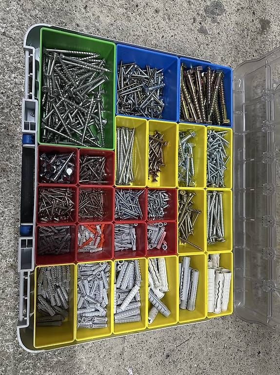 Ferramenta: grosses sortiment schrauben und dübel – Usato da Hausen AG venduto da mb2023