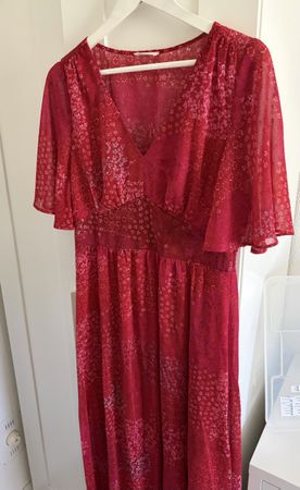 Robe d'été longue rouge à motifs floraux élégante et légère