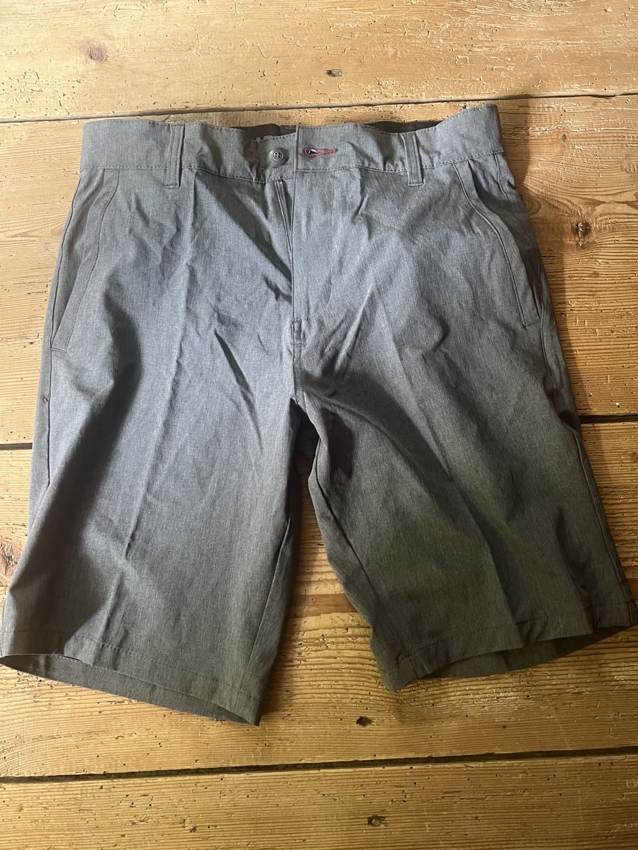 Hosen: Herren Sport Shorts, Grau, Grösse 32 – Gebraucht aus Wohlenschwil von SmokyAnnie