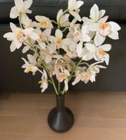 Weisse Orchideen,  Kunstblumen, 3 Stiele je 90 cm, mit Vase
