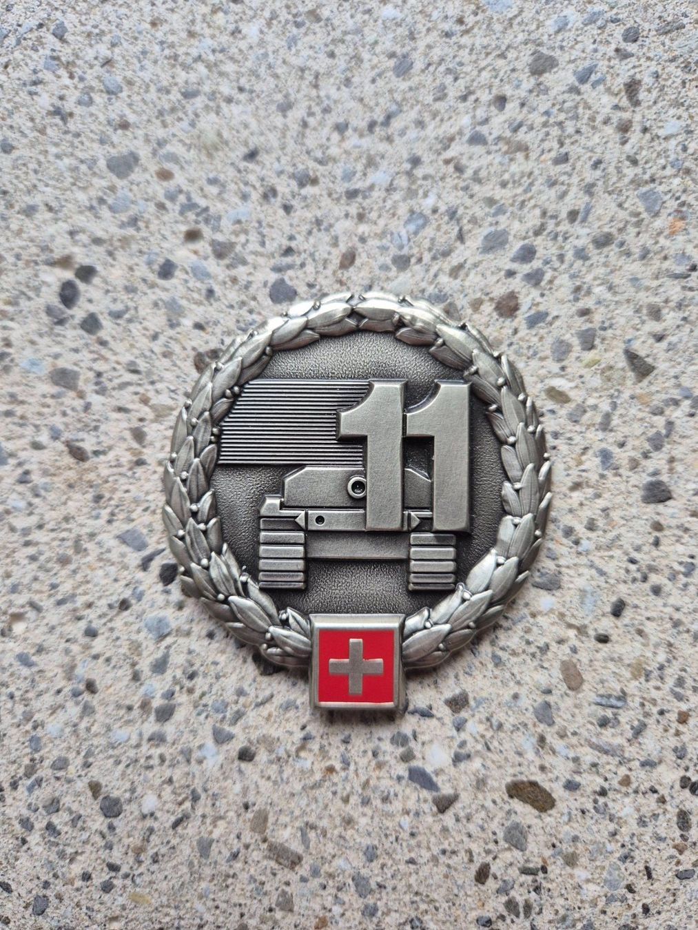 Schweizer Armee Placchette & Badge: *** Béretemblem Mechanisierte Brigade 11 *** – Nuovo e nell'imballaggio originale da Riedholz venduto da fr_sIruP 1