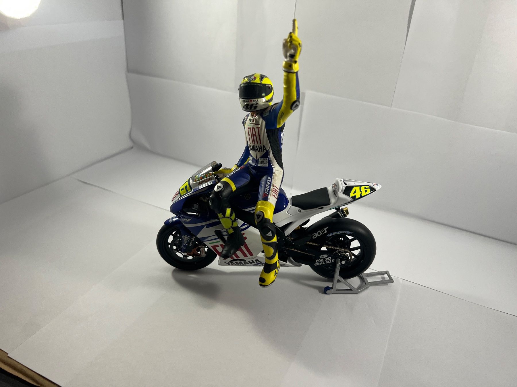 Minichamps Kit di modellismo & Modellini statici: Valentino Rossi Lot 15 – Usato da Sergey venduto da Mascotte00