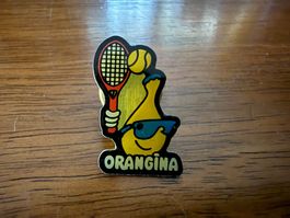 Anstecknadel Orangina Tennis Motiv gebraucht Zustand