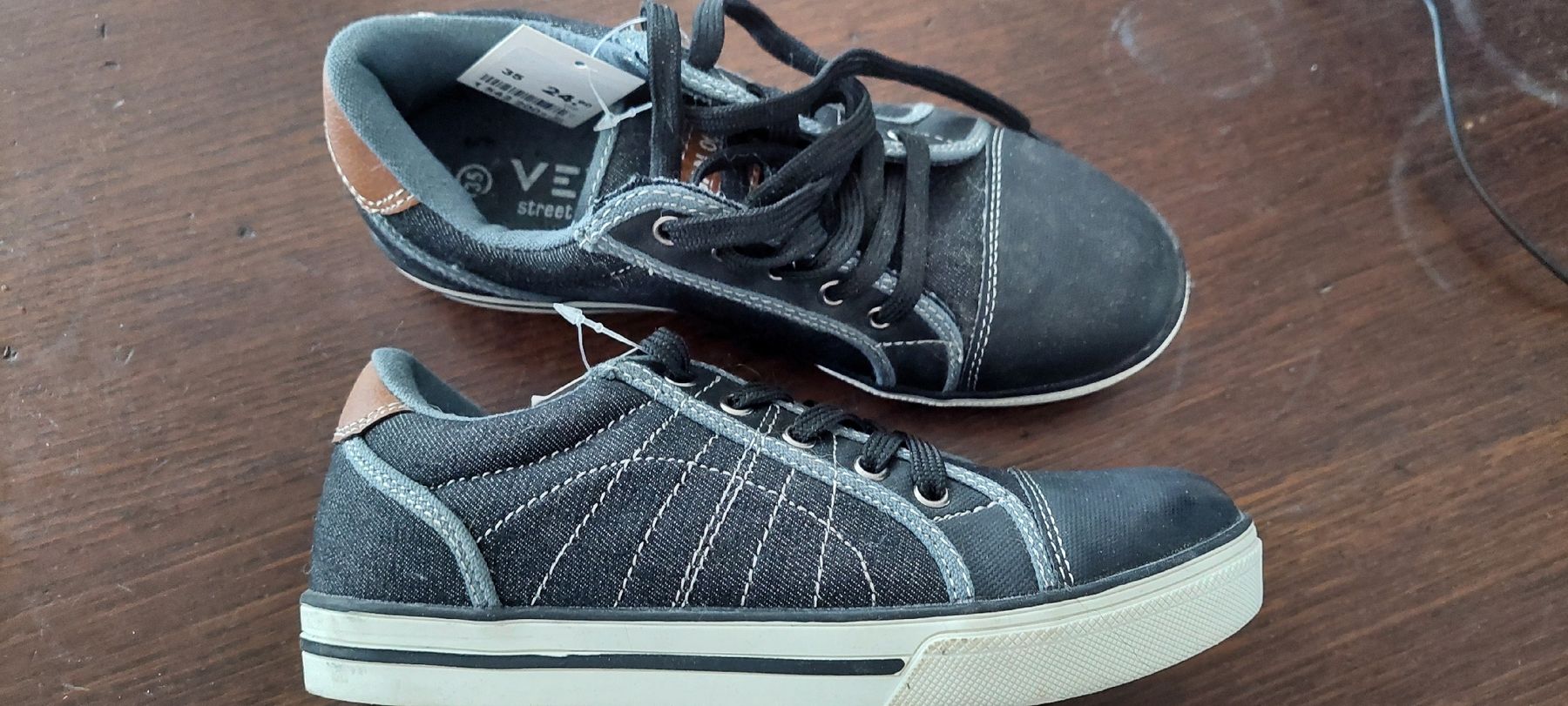 Dosenbach Scarpe per ragazzi: Chaussures enfants  - Gr. 35 - NEUVES – Nuovo e nell'imballaggio originale da Courtelary venduto da Chauvesouris 1