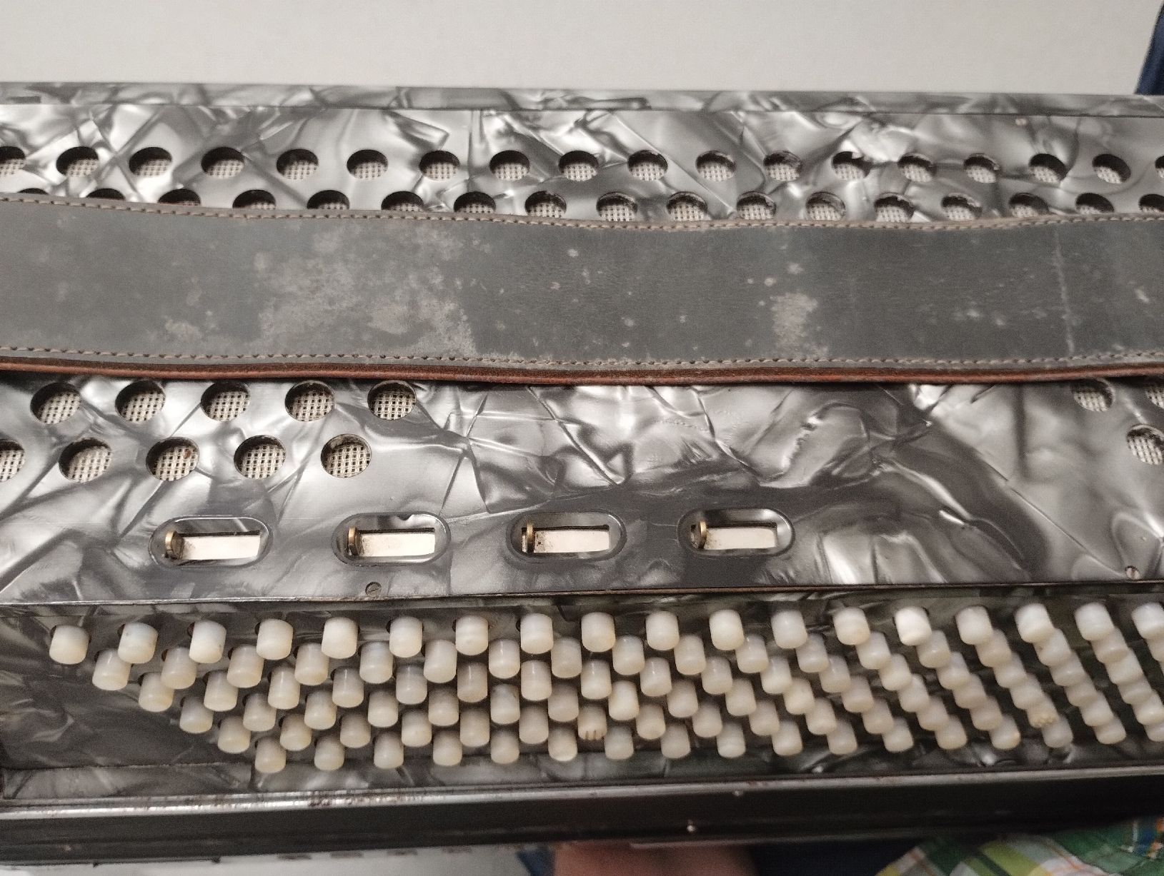 Hohner Musikinstrumente: Akkordeon Hohner mit Koffer – Gebraucht aus Zürich von danihell 2
