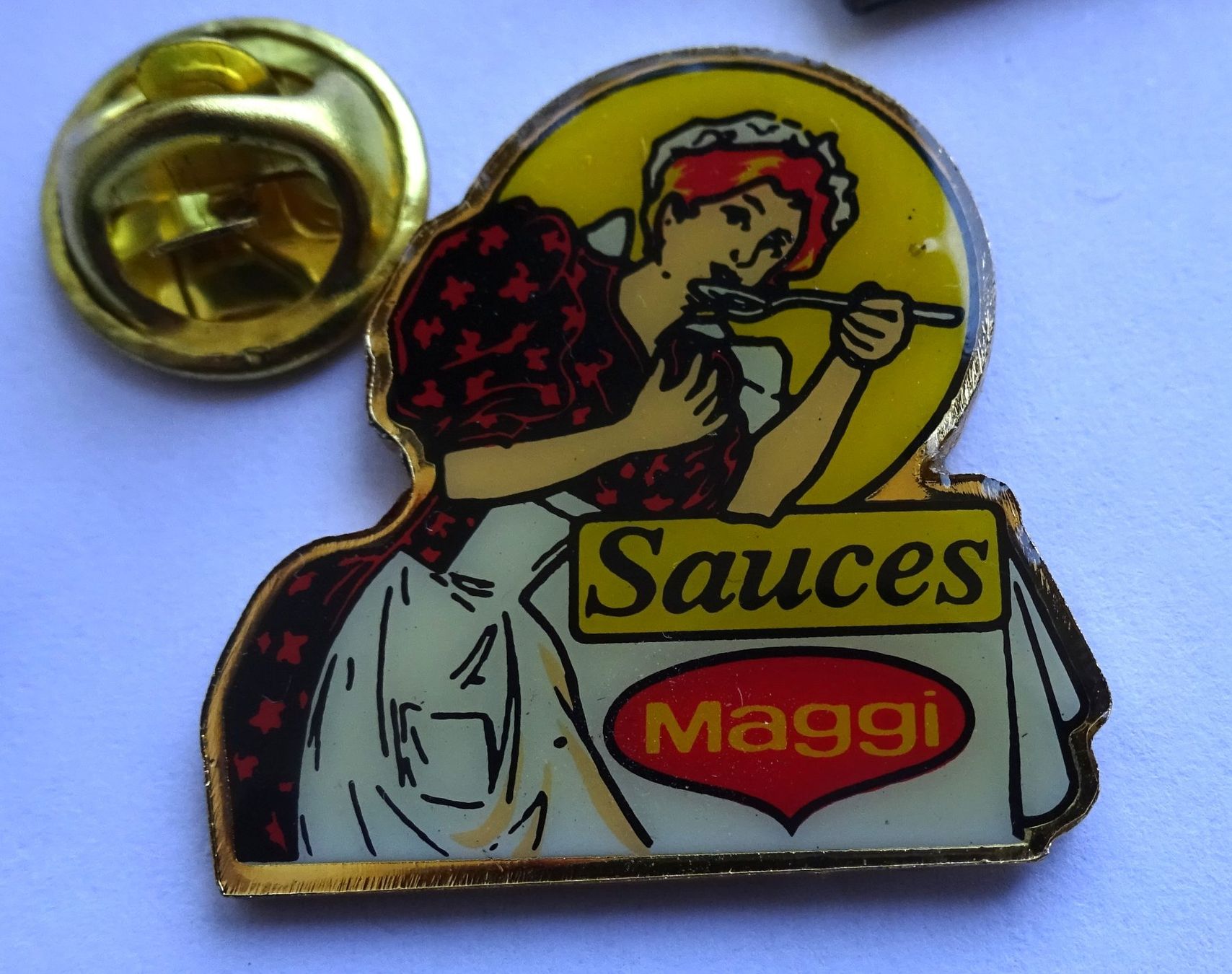 Plaketten & Abzeichen: Pin MAGGI SAUCES  Köchin – Gebraucht aus Utzenstorf von BUtter81