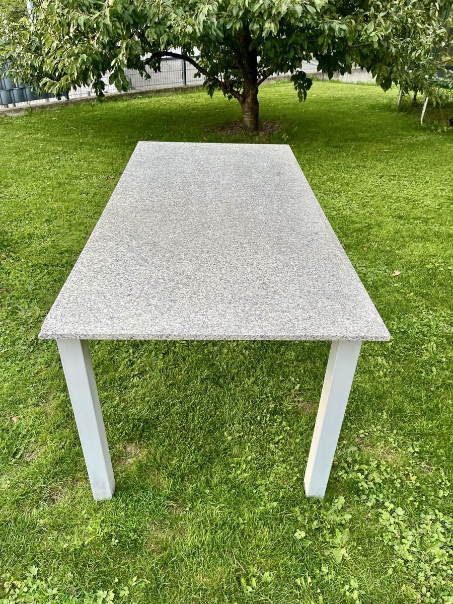 Tische: Gartentisch Steintisch Granit  – Gebraucht aus Eschen von Rev