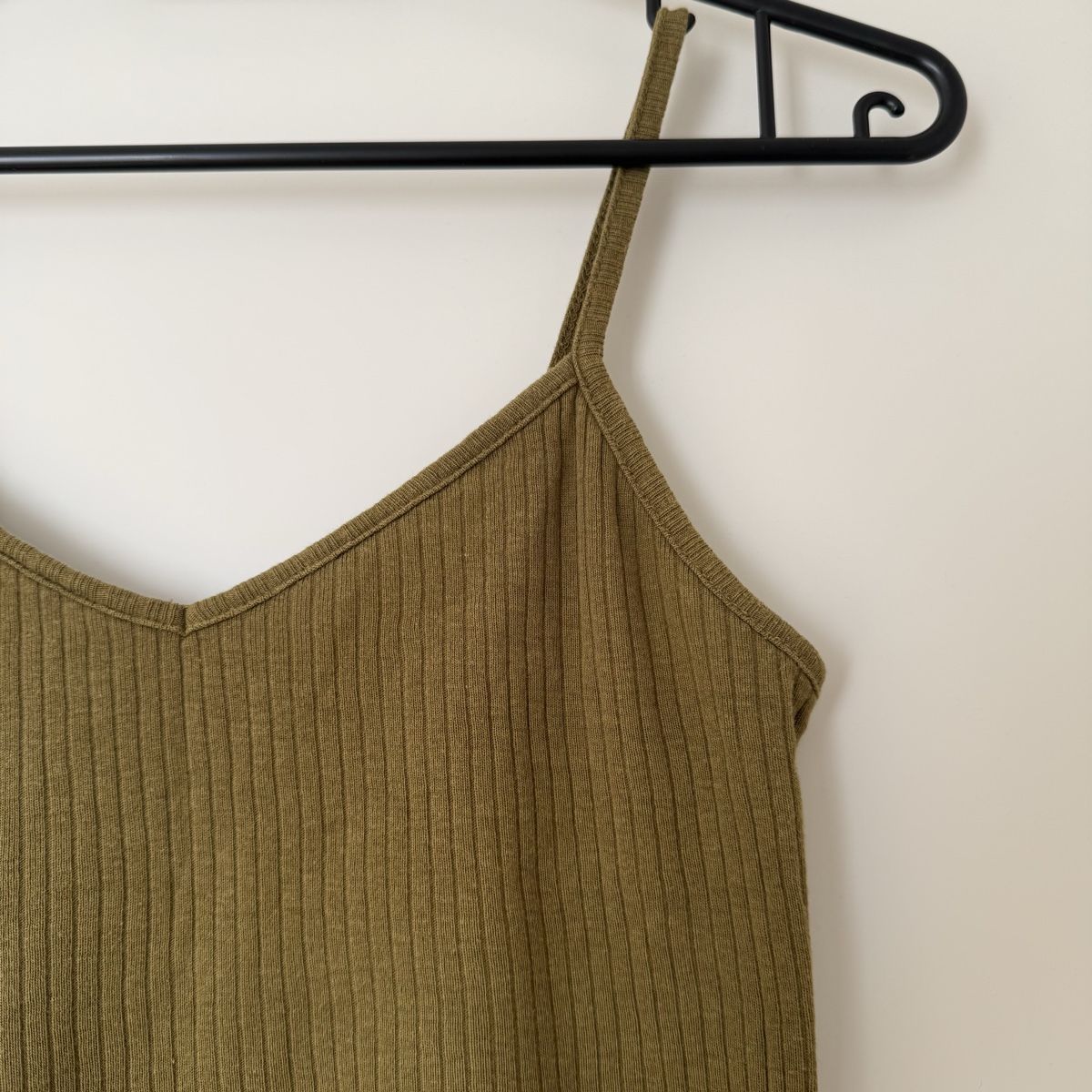 Bershka Top: Olive green tank top - S - Bershka – Nuovo (secondo la descrizione) da Zürich venduto da kru_8dtk 1