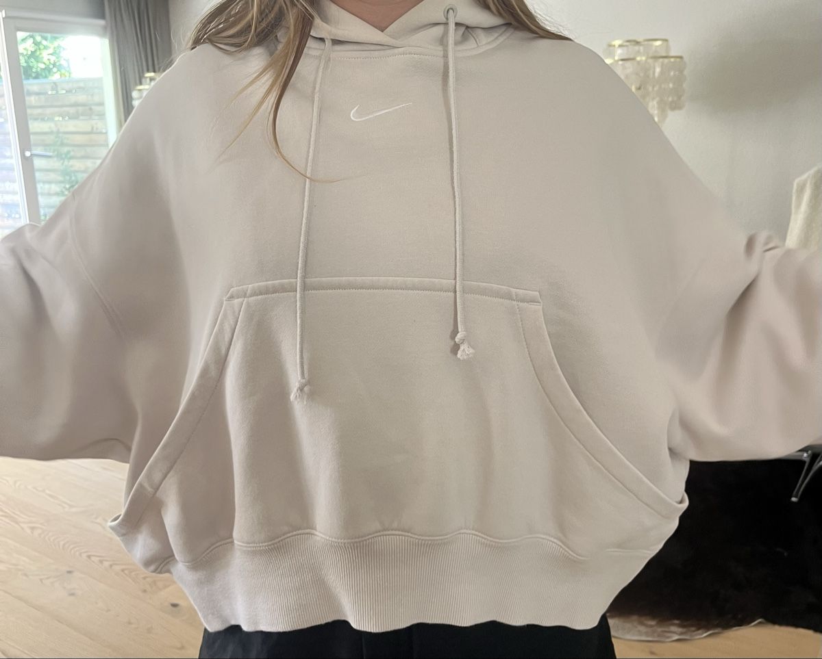 Nike Pullover & Sweatshirts: Beiger Kapuzenpullover Damen von Nike Grösse M – Gebraucht aus Hinwil von Nullacht15 1