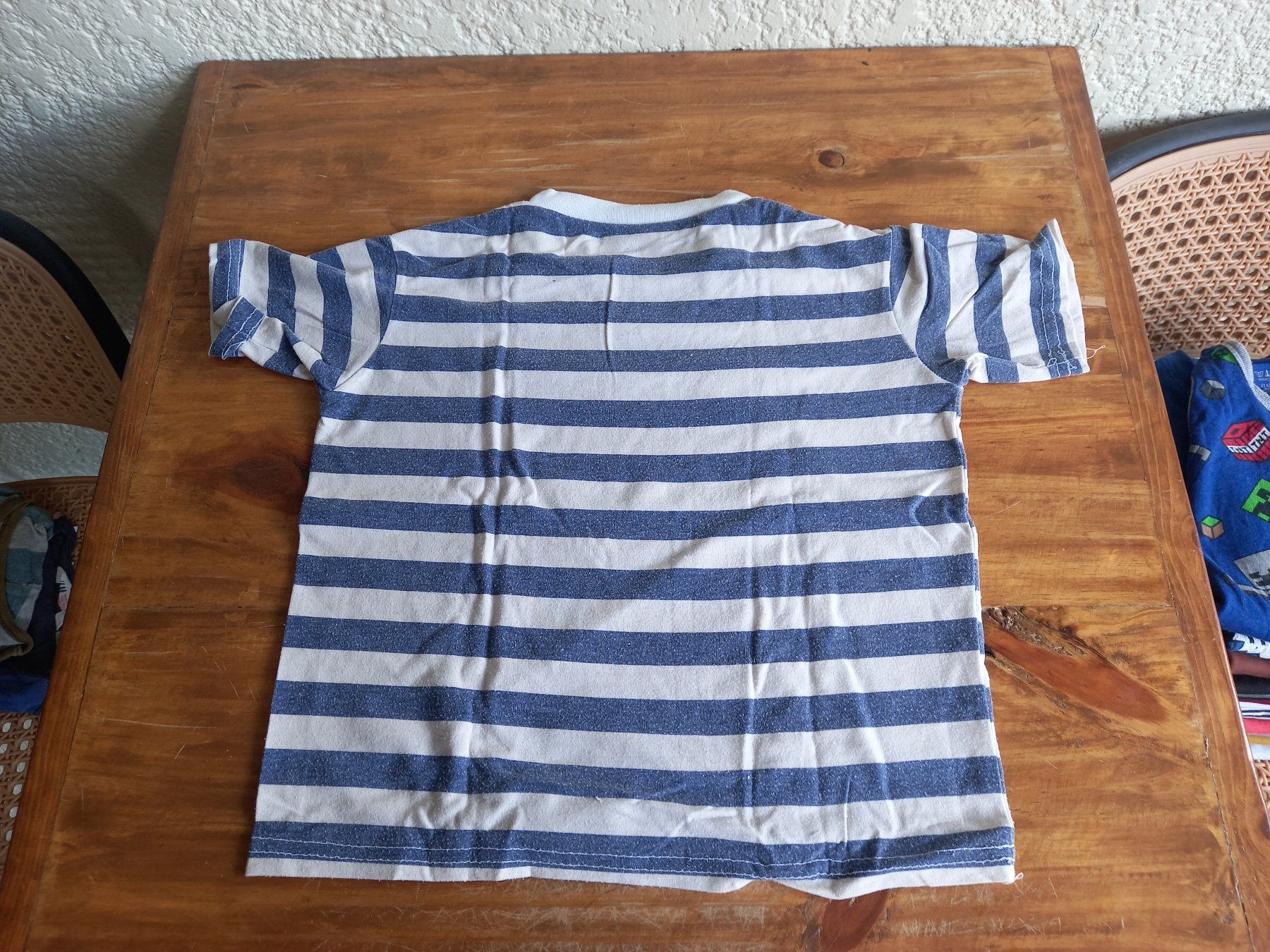 Hemden, T-Shirts & Polos: T-shirt rayé bleu blanc – Gebraucht aus Lausanne von KUNKI-DESTOCK 1