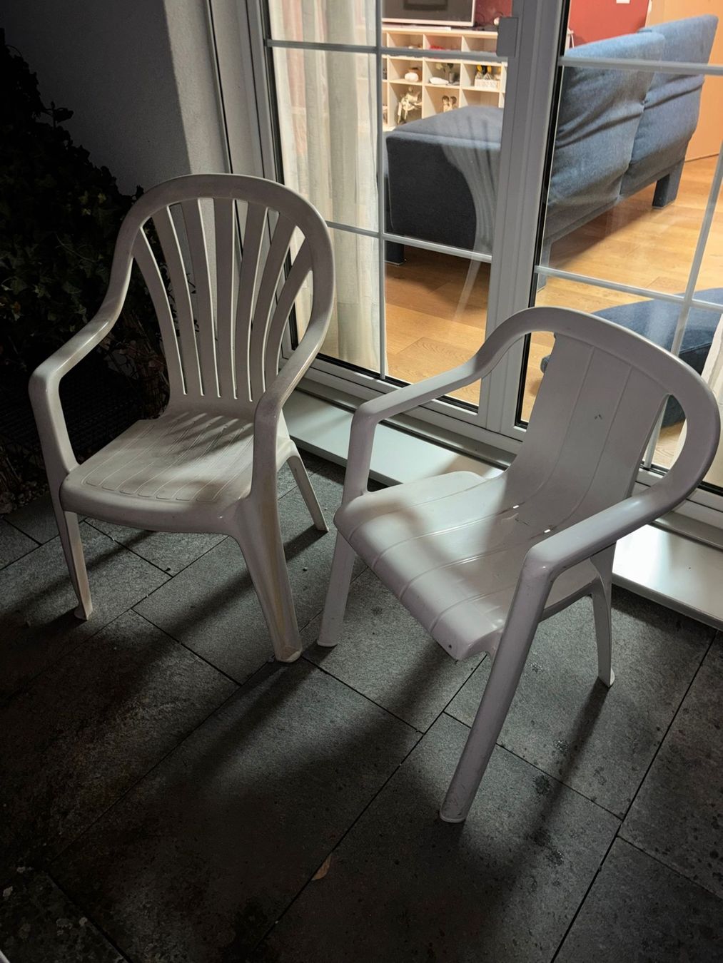 Sedie: 2 weisse Gartenstühle – Usato da Bremgarten b. Bern venduto da san_bn5p 1
