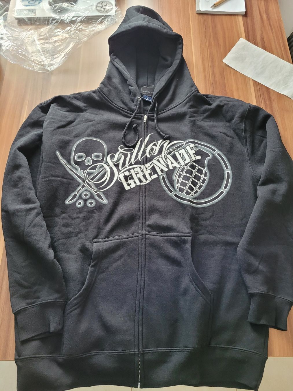 Pullover & Sweatshirts: Grenade ZIP-Hoodie Grösse L - Neu – Neu (gemäss Beschreibung) aus Beinwil (Freiamt) von Tourigny