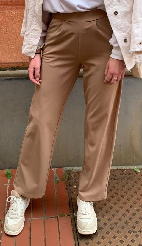 Pantaloni: Pantalon beige – Usato da Grandvillard venduto da Elsa.Del 3
