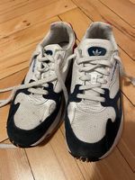 adidas Turnschuhe Grösse 40.5
