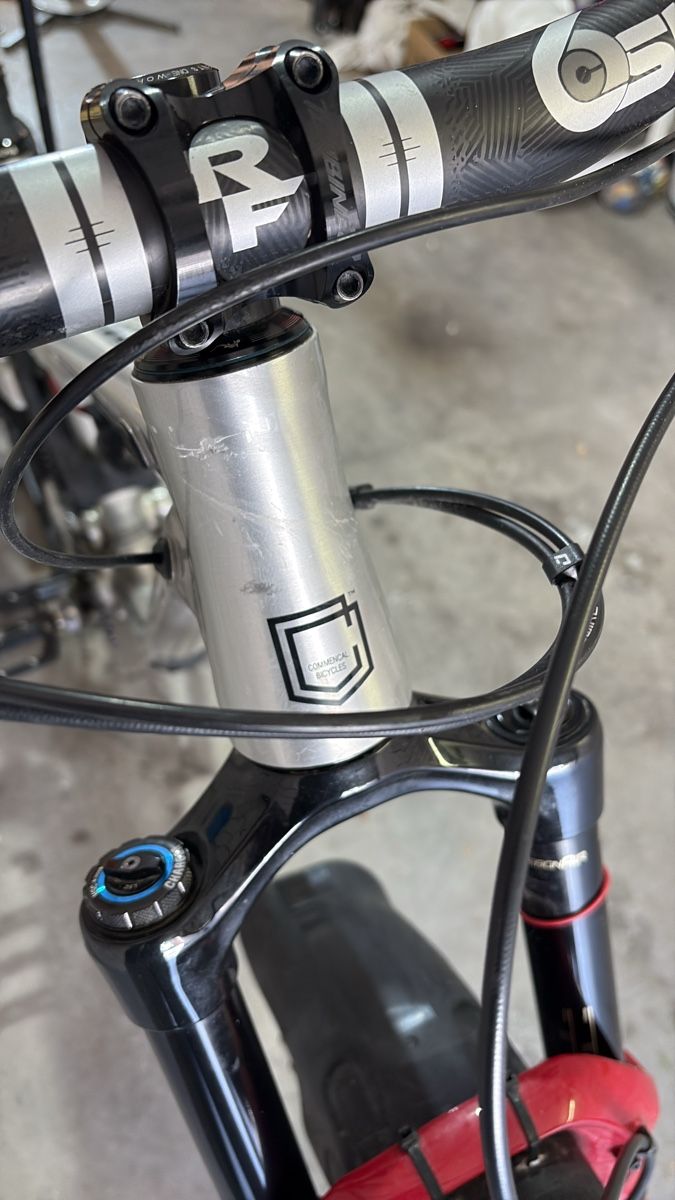 Velos: Commencal meta v4 tr – Gebraucht aus Maienfeld von Irniger-m-a-x 8