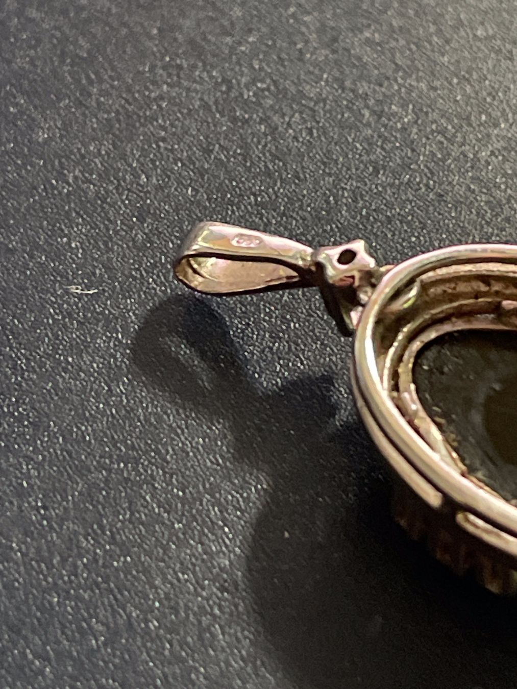 Ciondoli: Anhänger Opal mit Weissgold Einfassung 585er mit Steinen – Usato da Volketswil venduto da rubin74 8