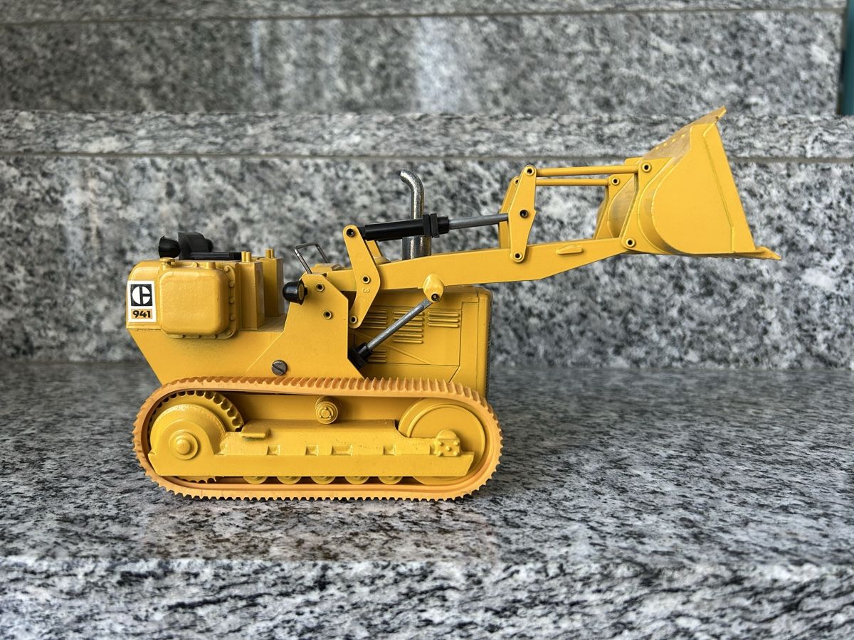 Caterpillar Kit di modellismo & Modellini statici: Caterpillar 941 , 1:24 , NZG – Usato da Horw venduto da Tigercat635 2