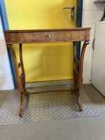 Antiker Nussbaumtisch, Beistelltisch mit Schublade Top!
