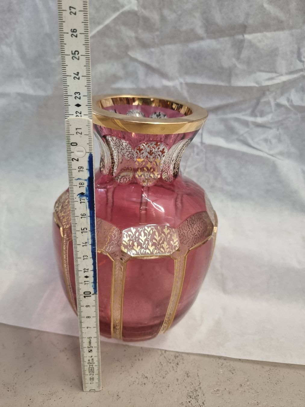 Vasen & Gefässe: Vase Glas pink mit Golddekor  – Gebraucht aus Olten von Mezopotamya 1